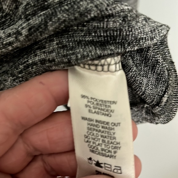 DKNY JEANS long sleeved top. Size XL - Picture 3 of 6